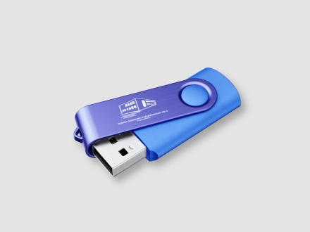 pendrive_zgrawerem